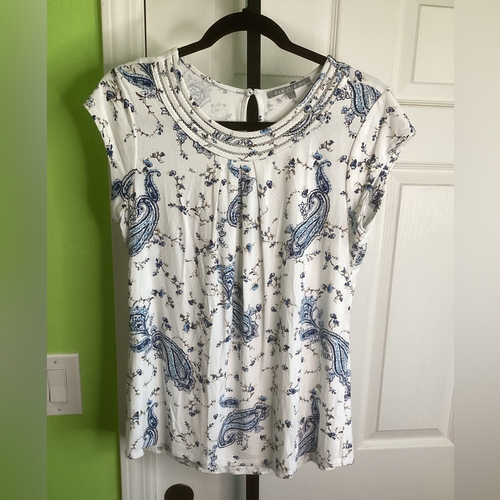 Daniel Rainn White and Blue Paisley Blouse, size Medium